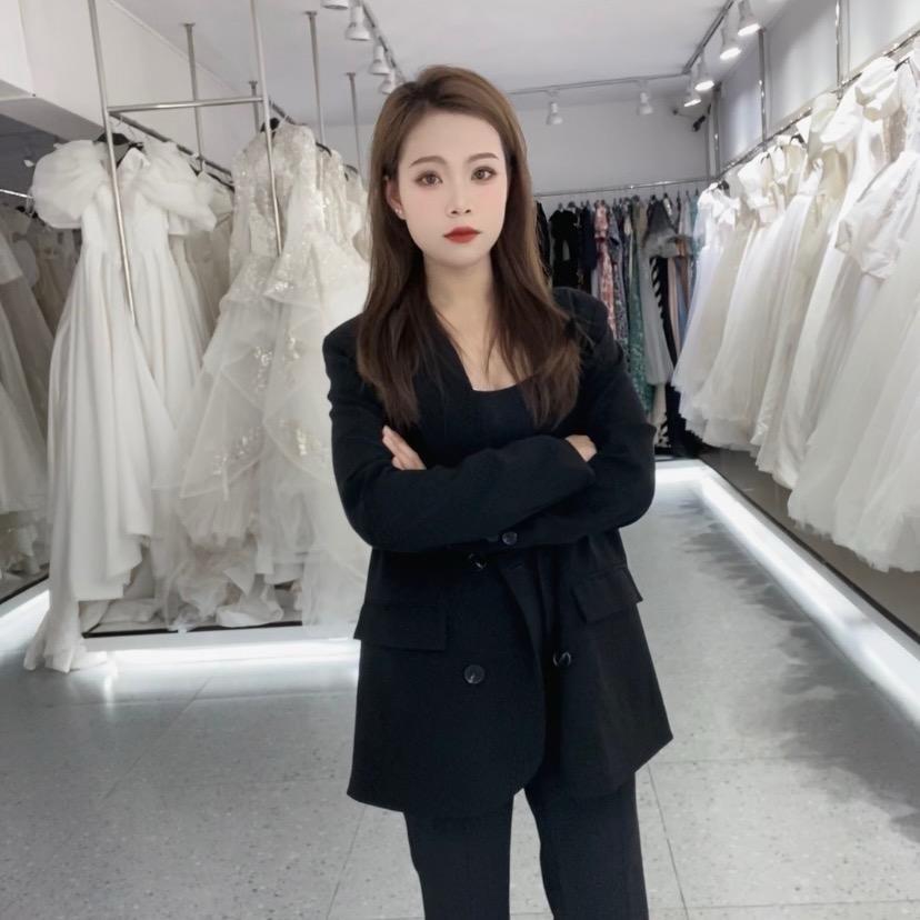 伊伊服装