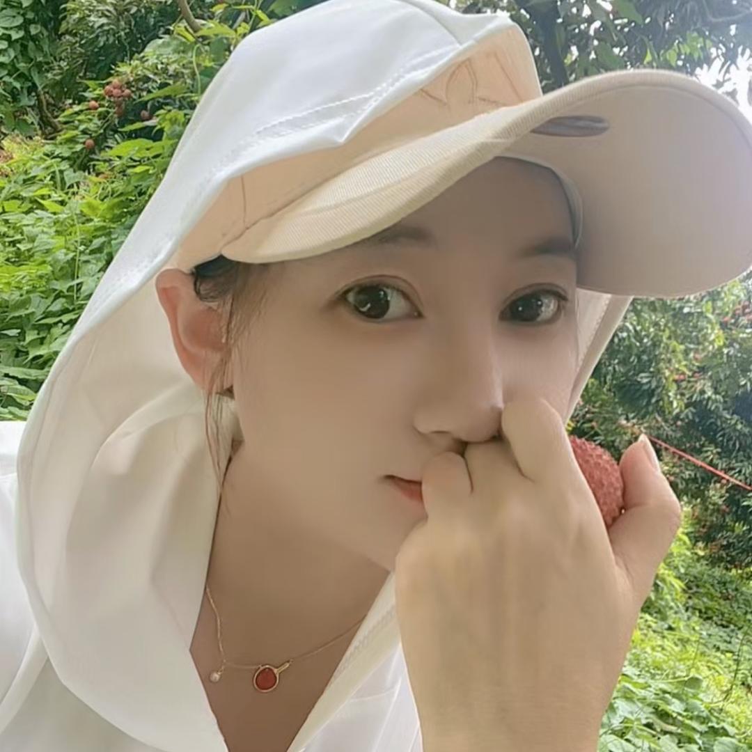 簇拥烈日的花🌹