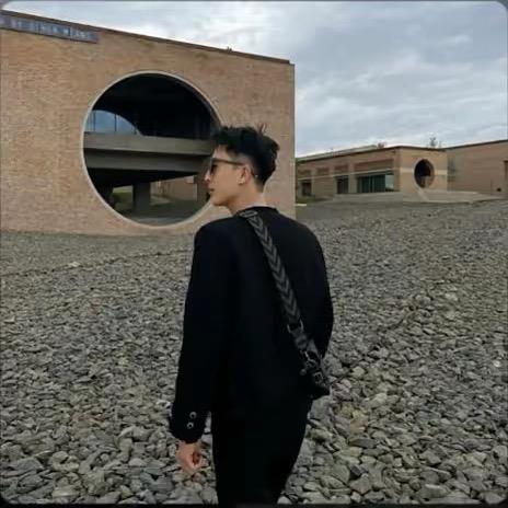 李懂事🗽