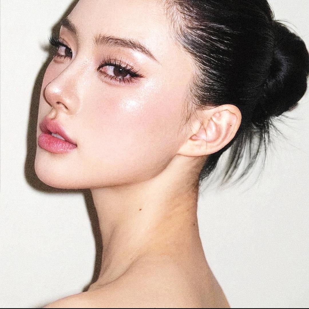 连告别都双手插兜的女人.