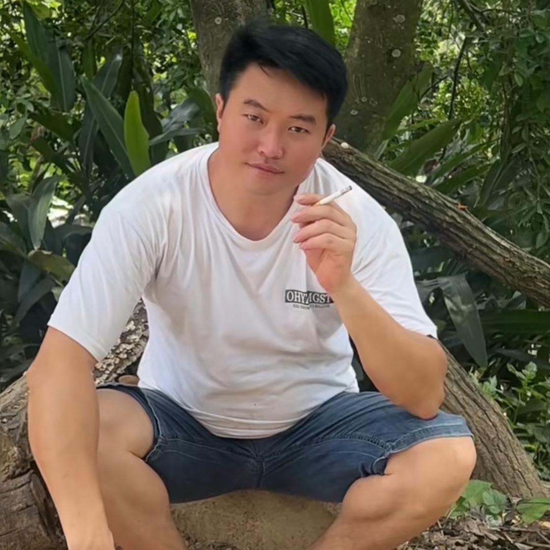 马鸡哥……车过来🏎