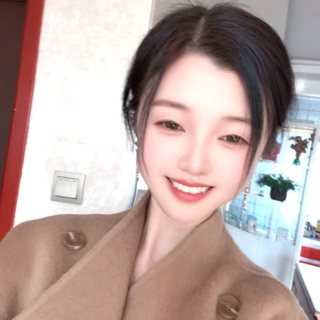 卖叉车的小女人