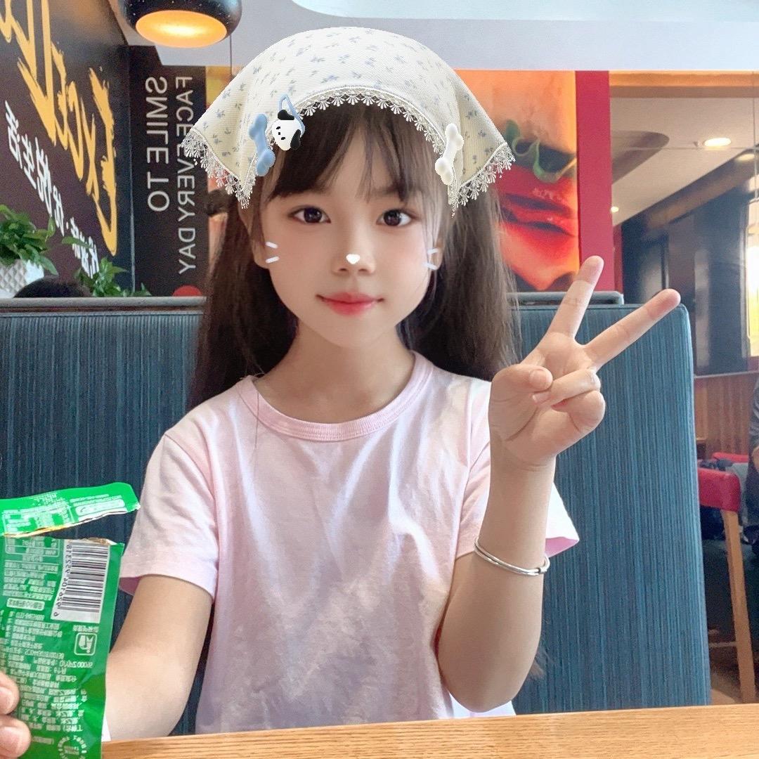 很哇塞的小女孩