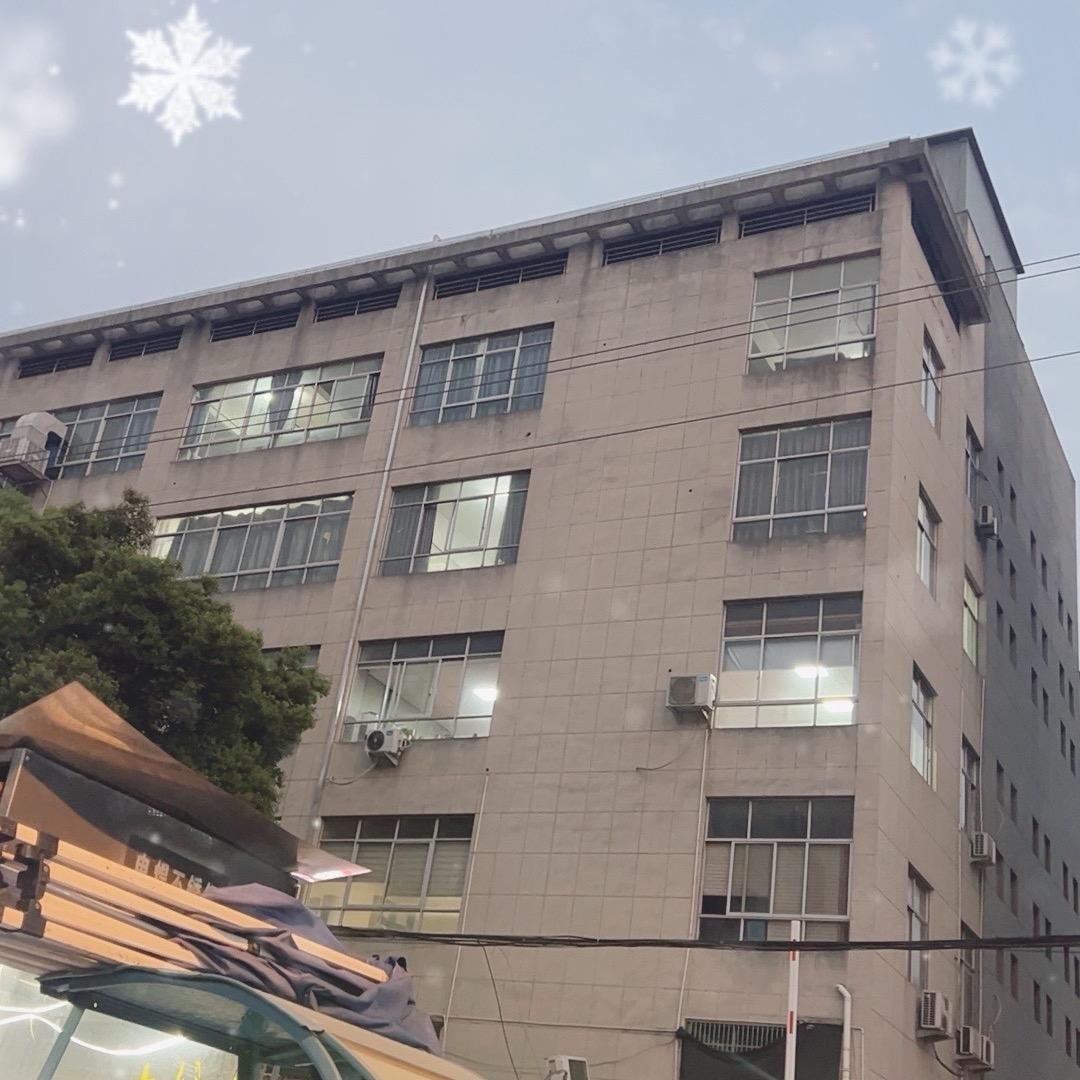 展翅翱翔