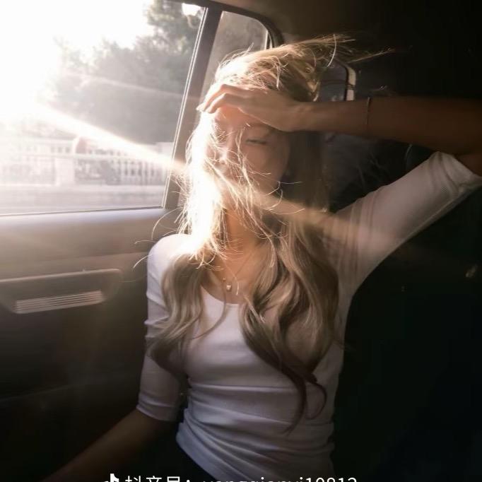 装忧郁被狗追👀