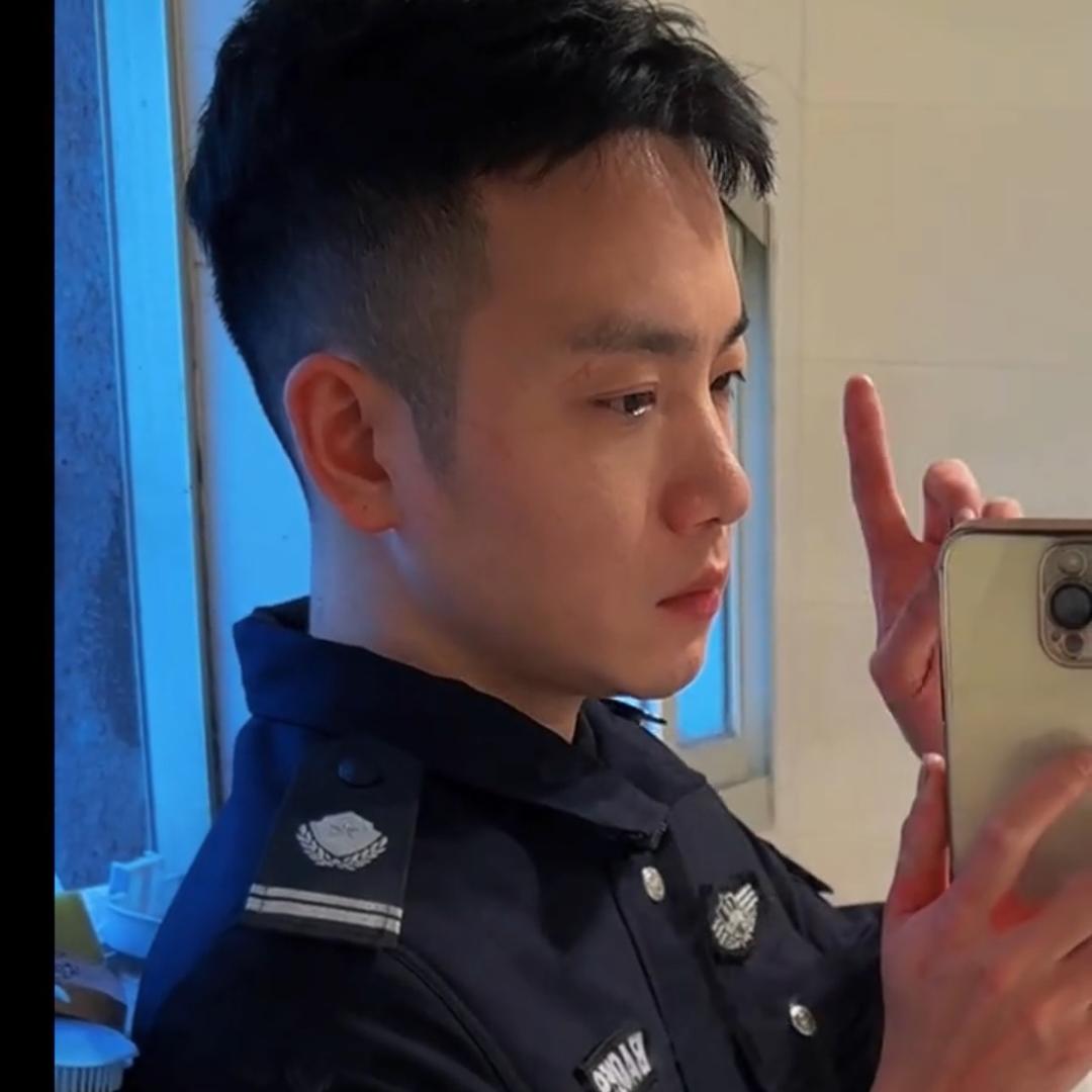 丑的不太明显