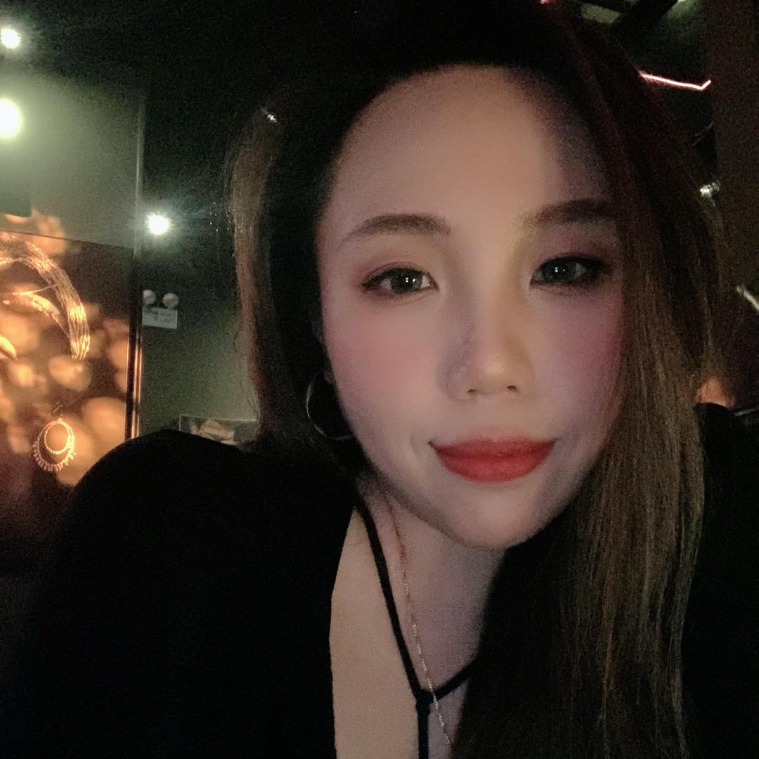 Yiyiyy仪