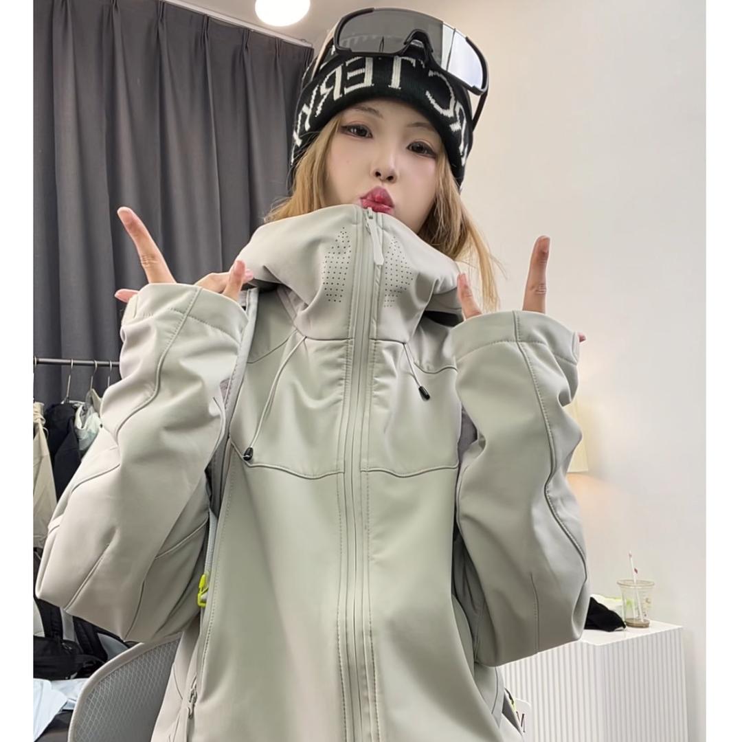 右一Clothes