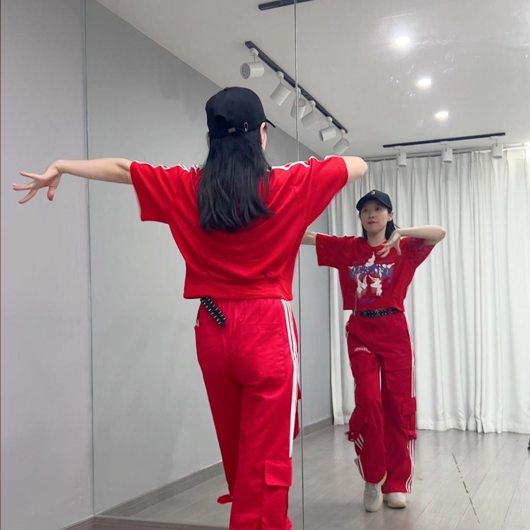弹跳静静
