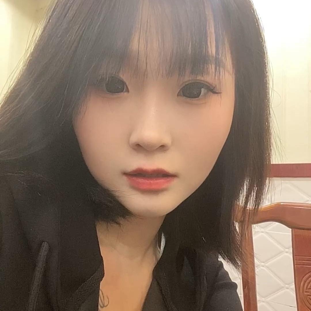 门窗的小姐姐👧