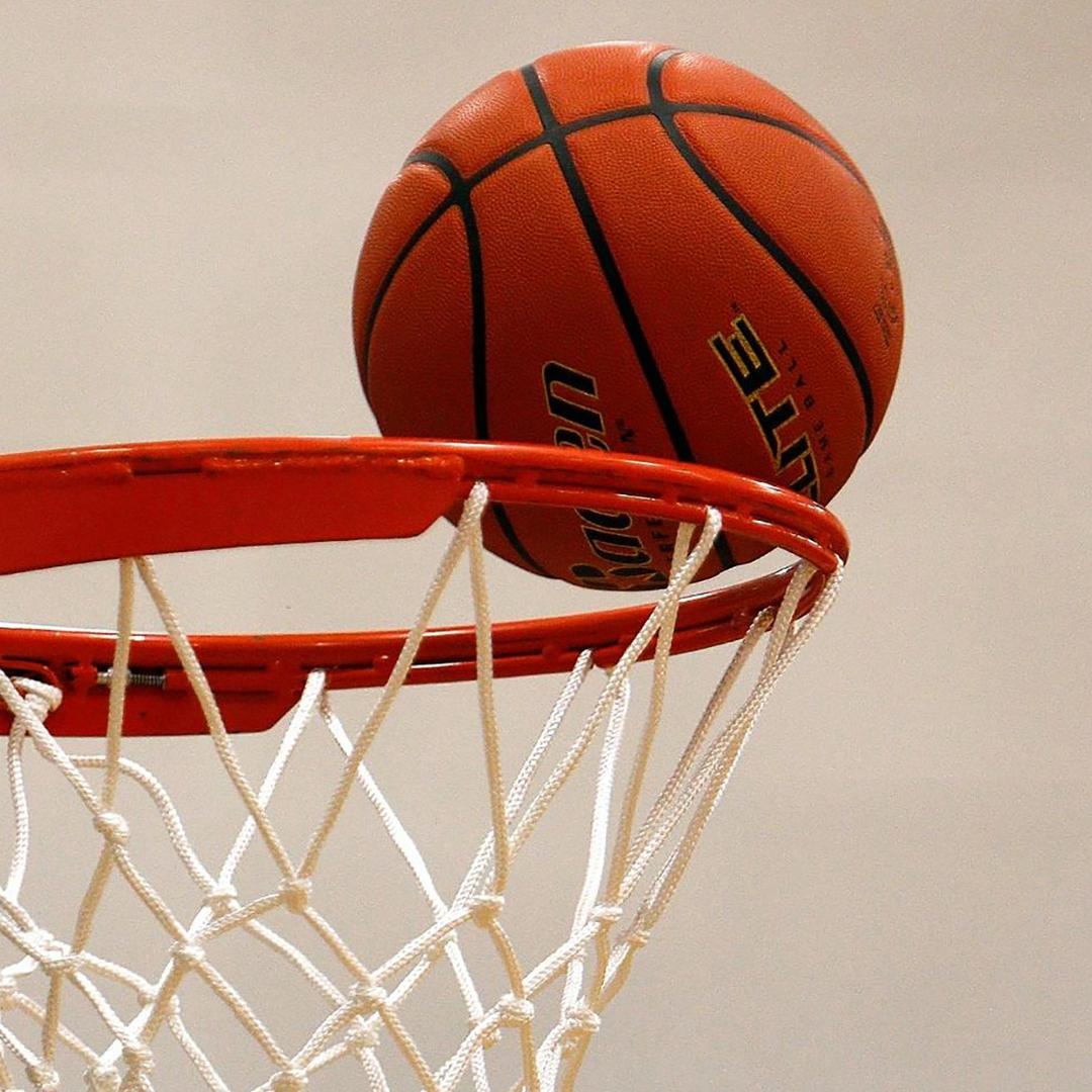 船 长  爱 打 球 🏀