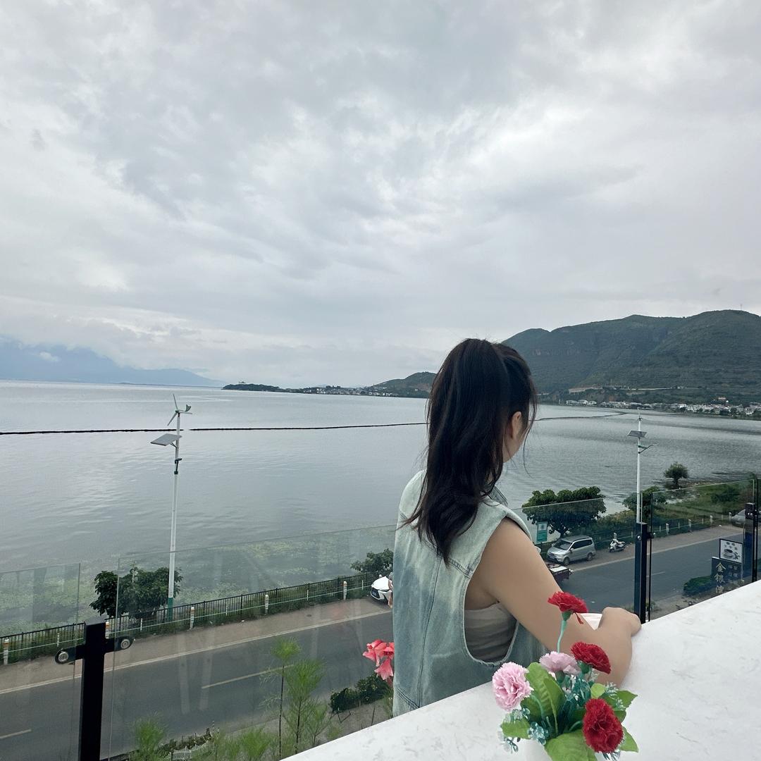 美一周服饰集合店娟子
