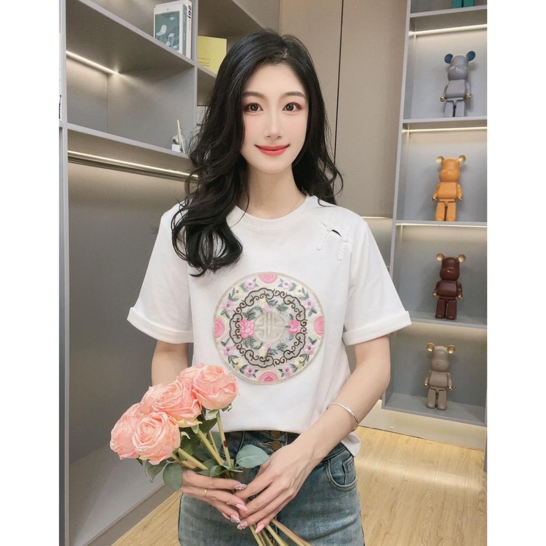 精品服饰工厂批发