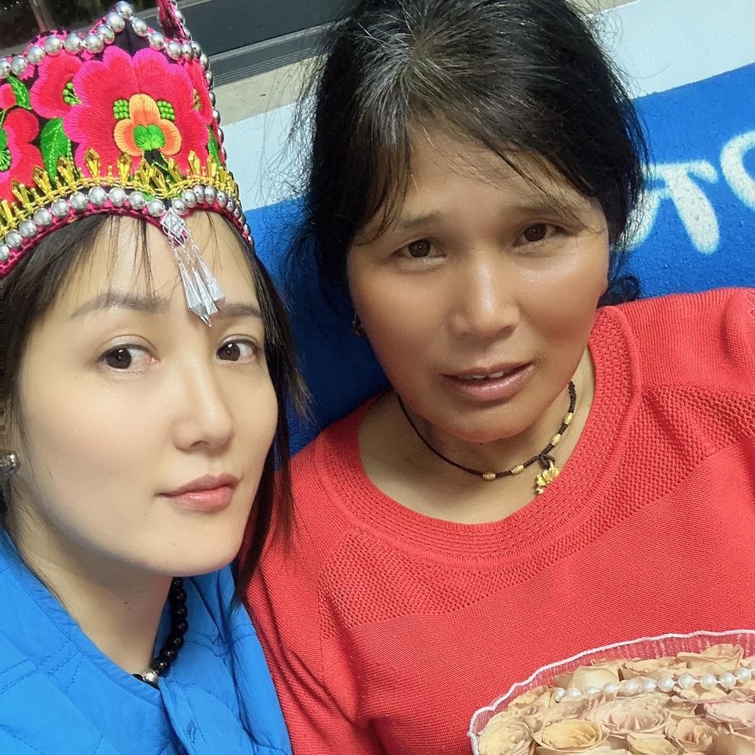 红玫瑰和花开富贵