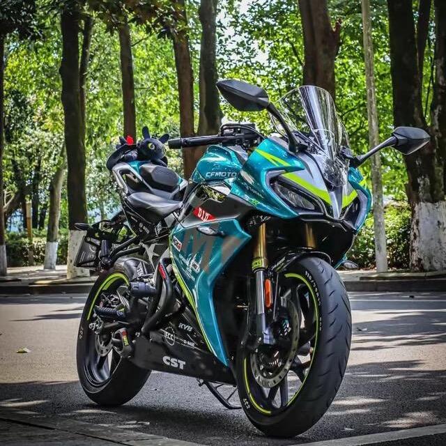 爱机车的小哥哥