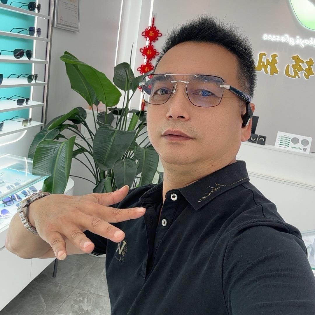 眼镜王哥