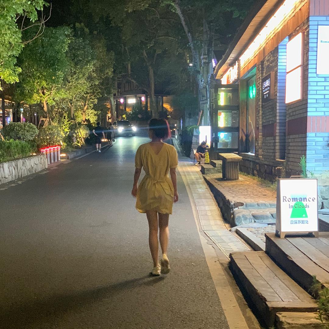 何记烤鱼（文达店）店小二