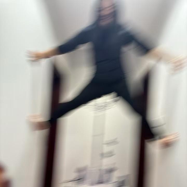 素颜姑娘不怕雨淋