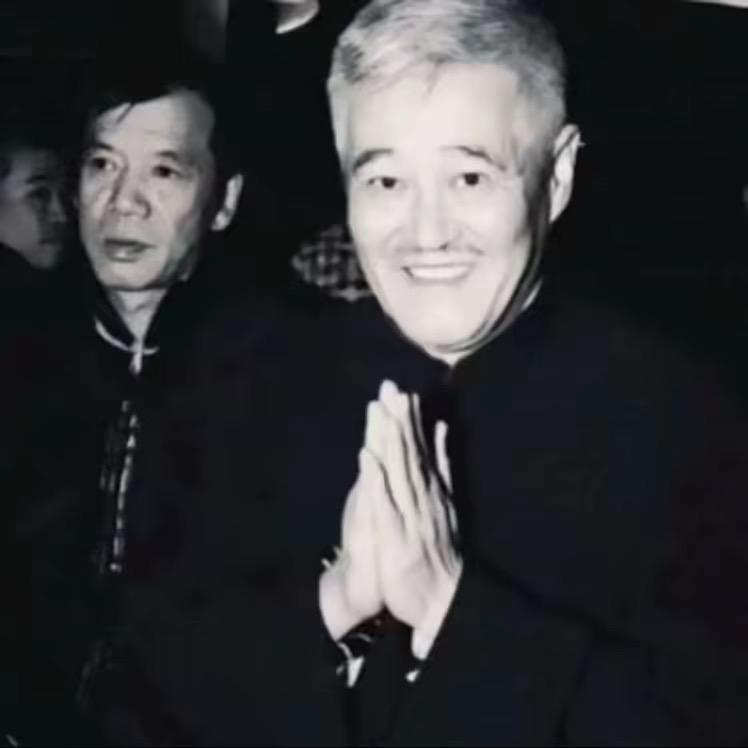 躲雨  ㅤㅤㅤ