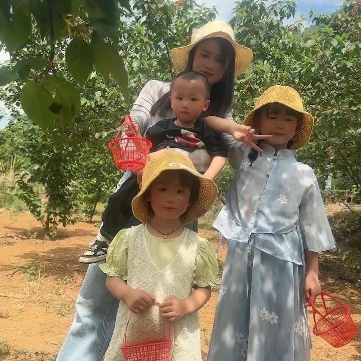 单亲妈妈（三个孩子）