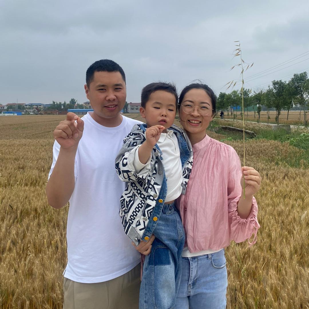有个姑娘叫小芳