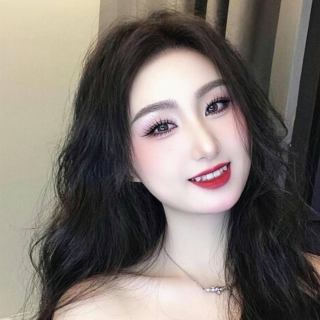 ：媚儿”