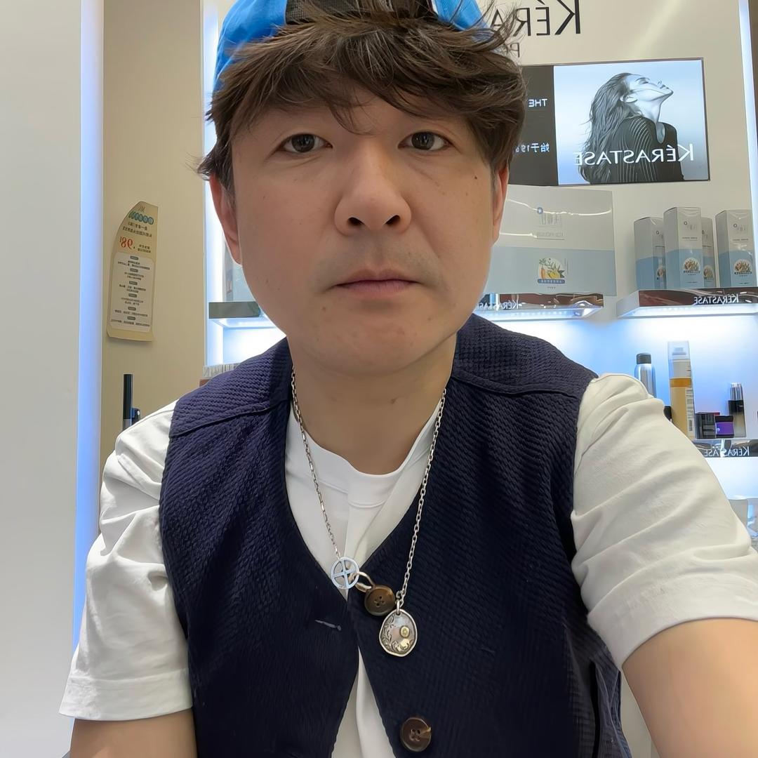 质感烫发董老师发型设计