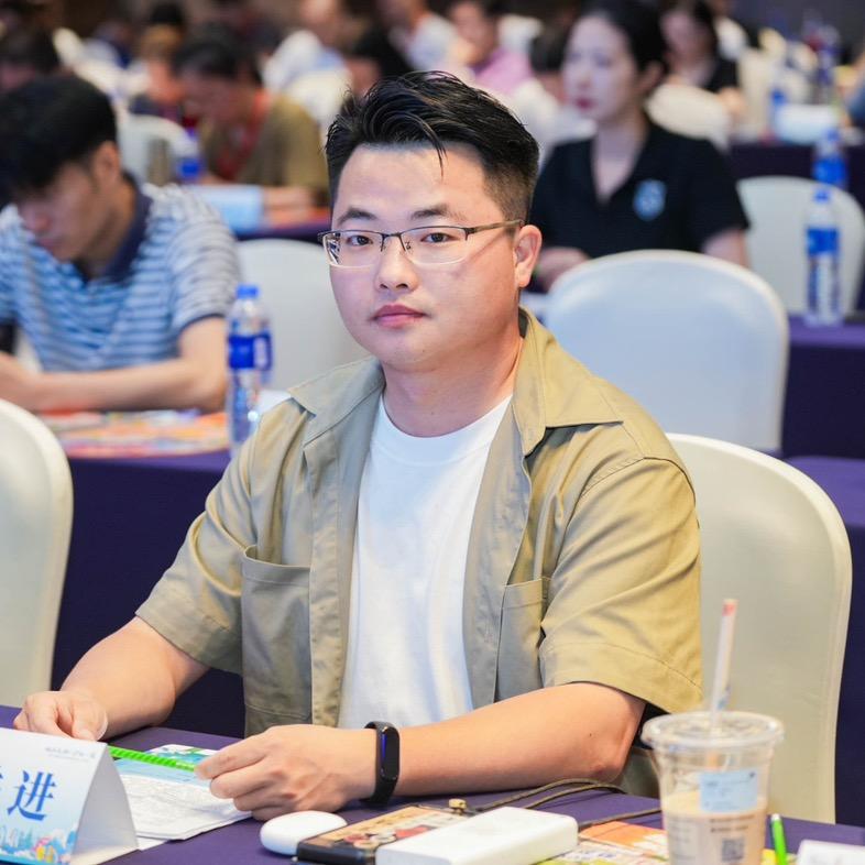 进进陪你游