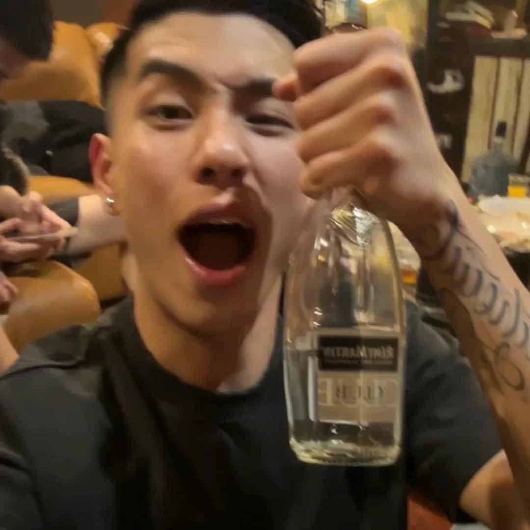 Y¥