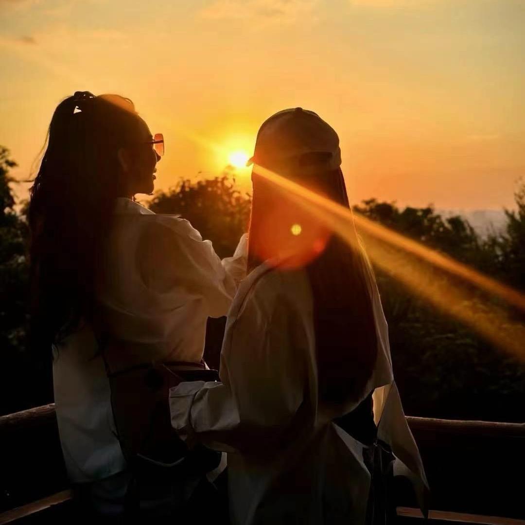 👩🏻‍🦯‍➡️李木子🧎🏻‍♂️