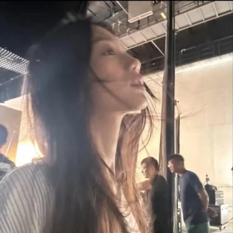 &3