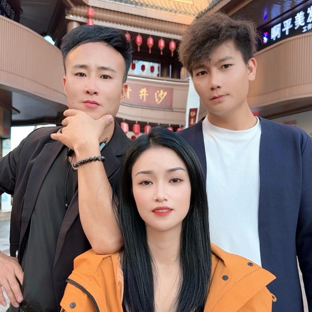 破产兄妹（三兄妹）