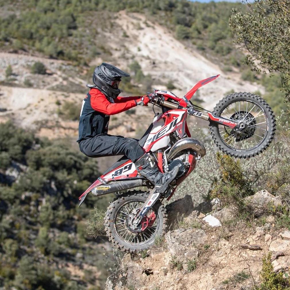 黑色柳丁 雷神越野