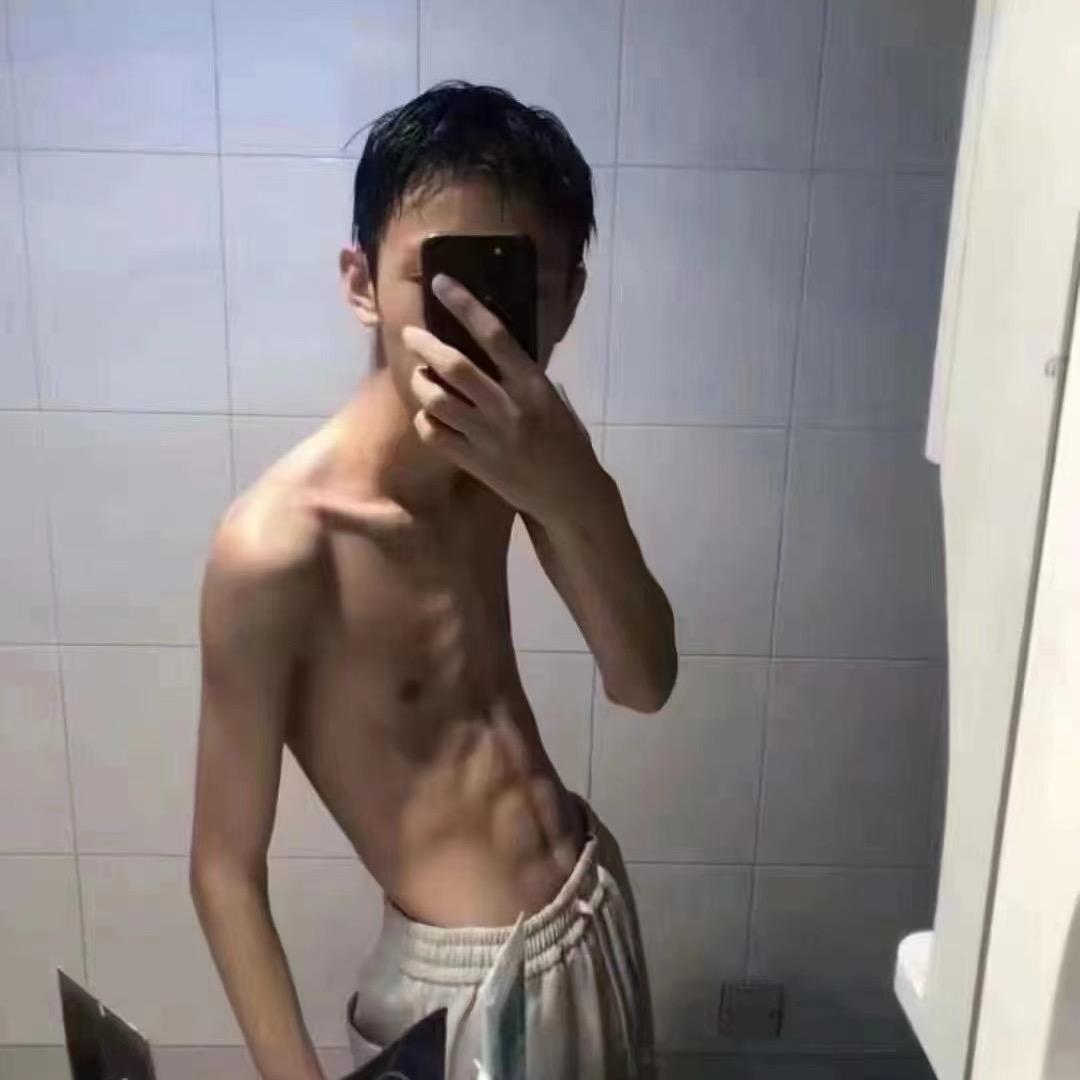 专踢瘸子那条好腿🦵