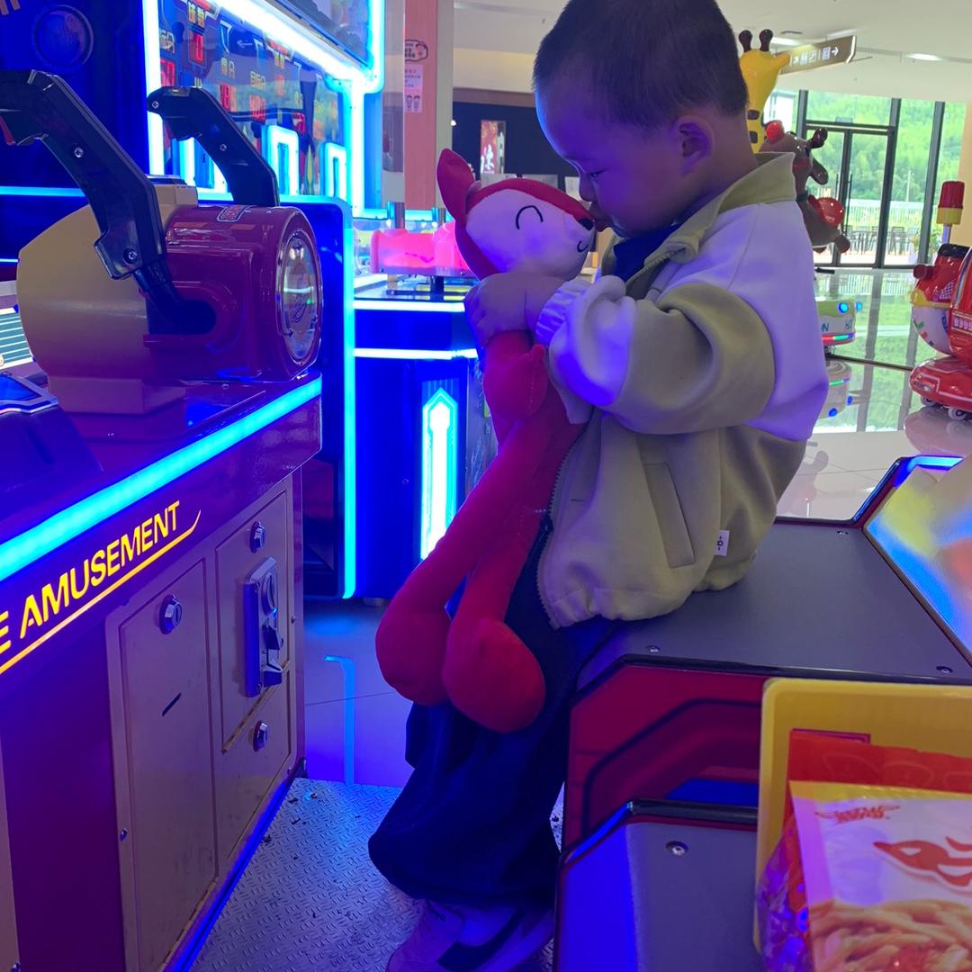 小雯长不大.