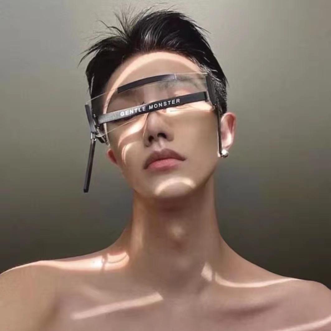 L L . 💨