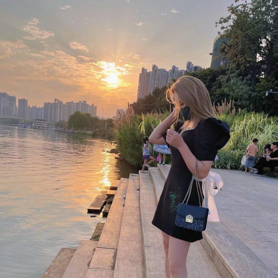 小黄爱吃榴莲