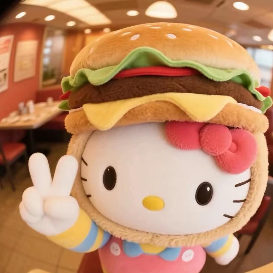 Kitty ≽^•༚• ྀི≼