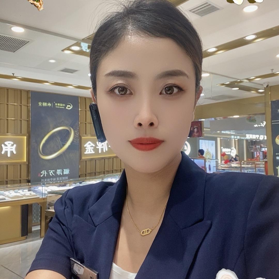 中国黄金(兴隆大厦店)英子