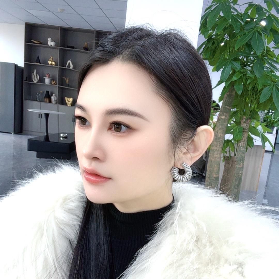 小艺-莞充