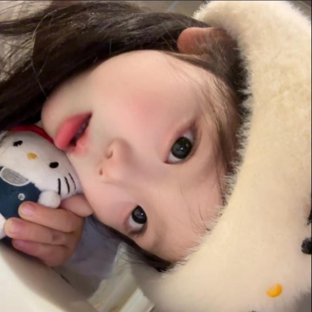 抱着小熊睡觉i.