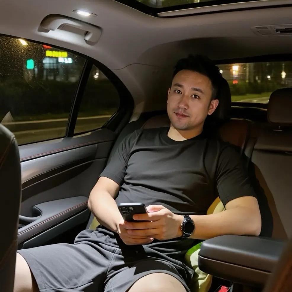 一个男的
