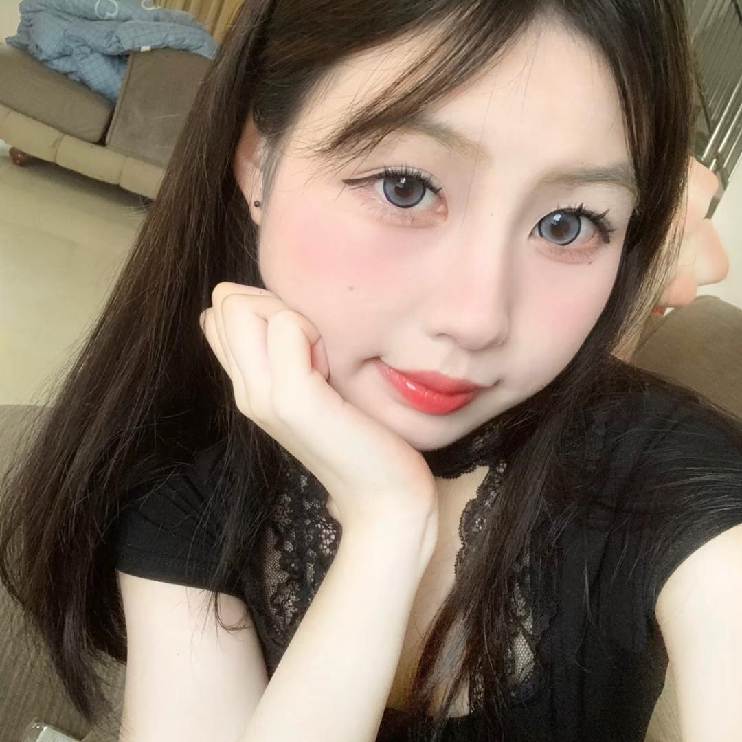 镁镁.