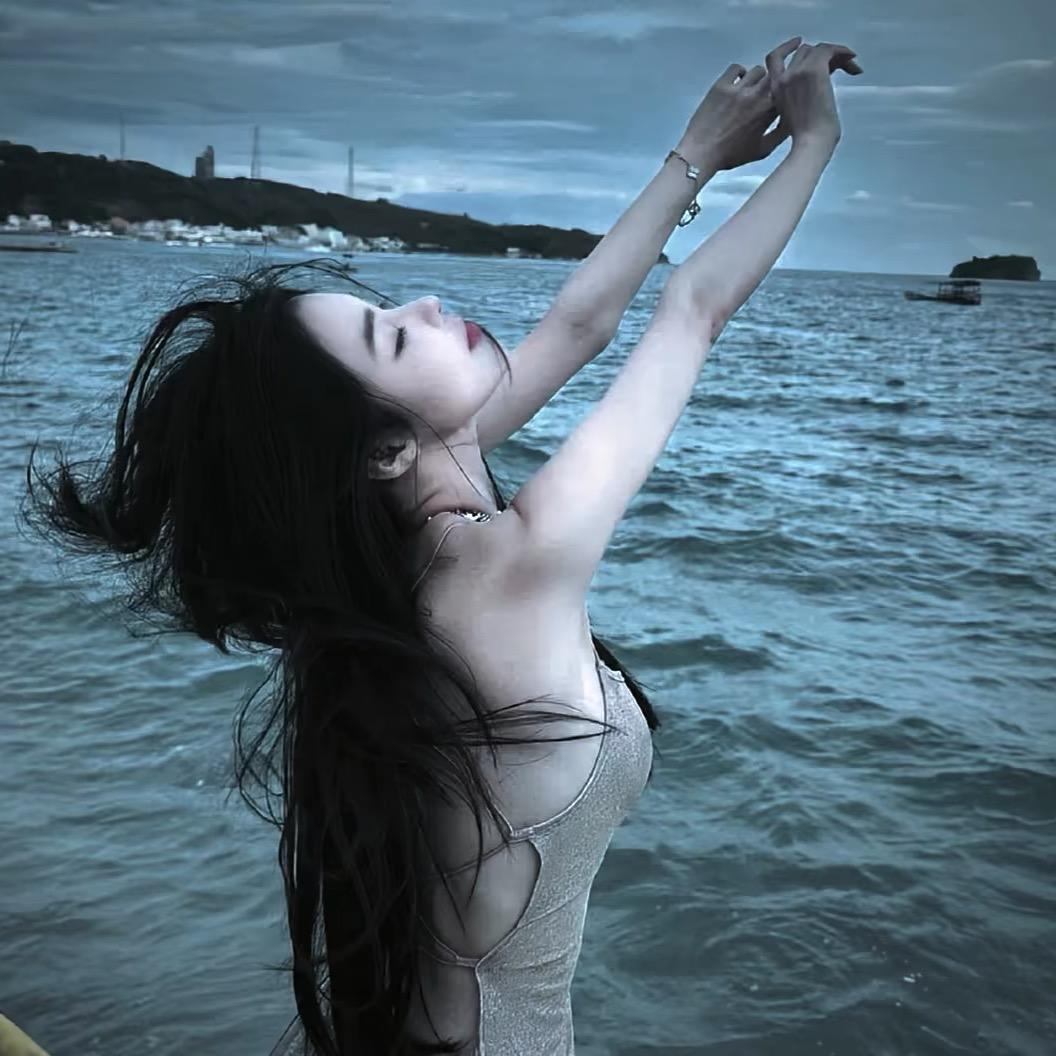 C.🧚‍♀️