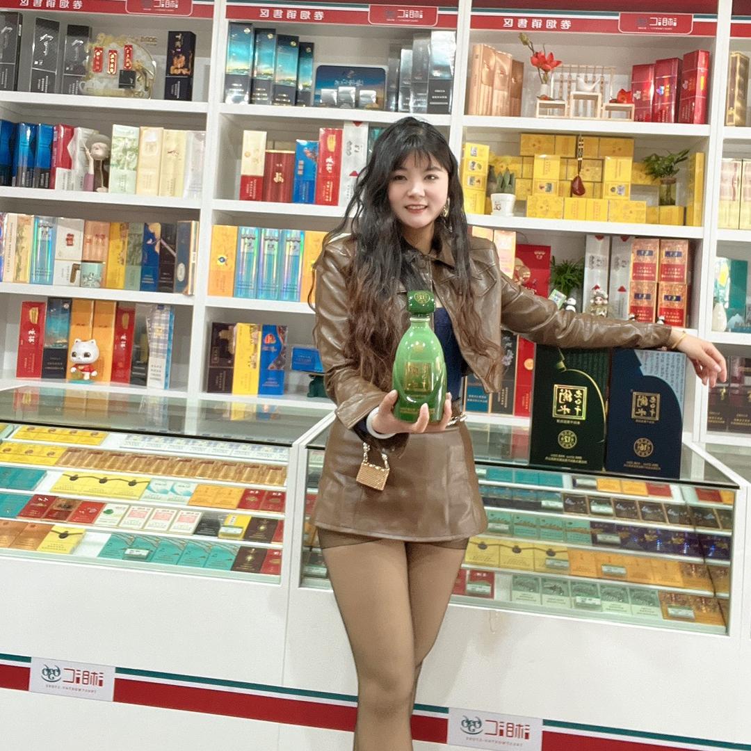 美少女烟酒老板娘