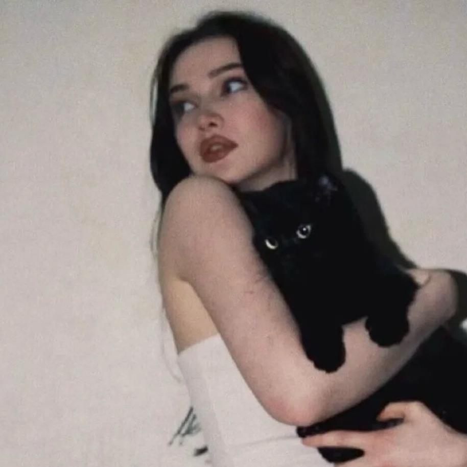 超级无敌女战士且超雄性感母蟑螂