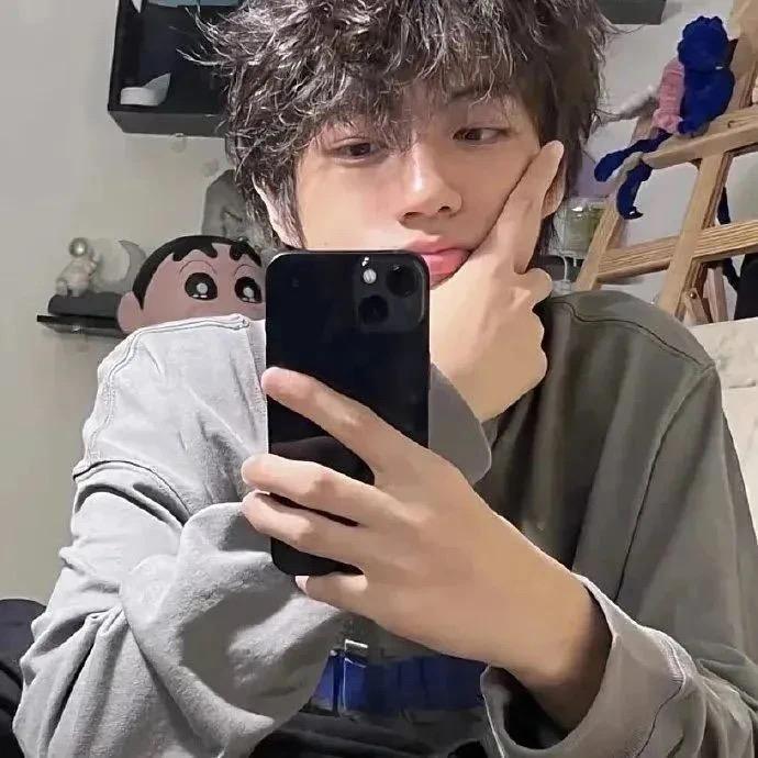 错落山间雾