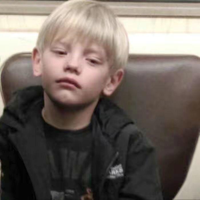 扶老太太闯红灯