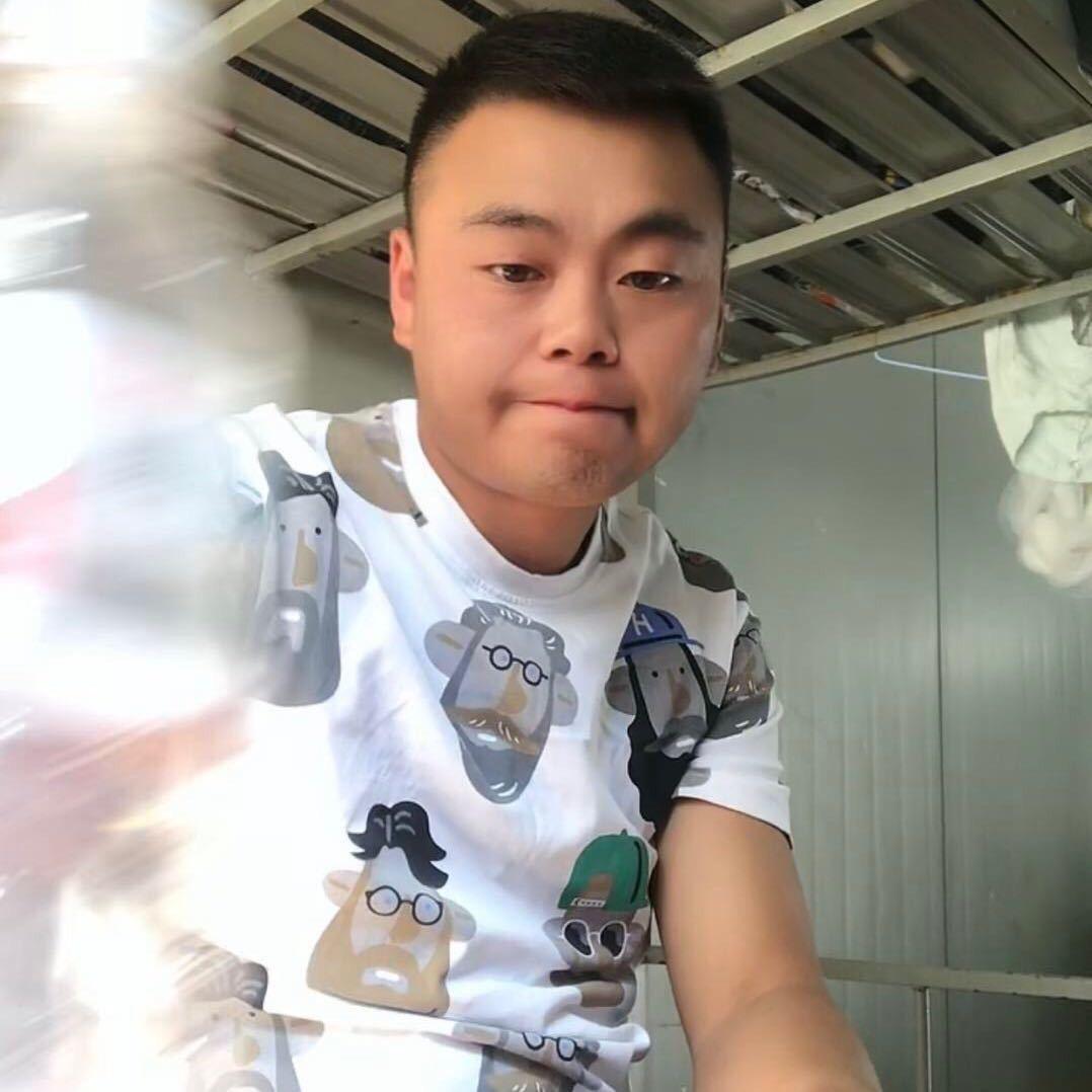曾祥勇，主营买卖小猪，包谷饲料
