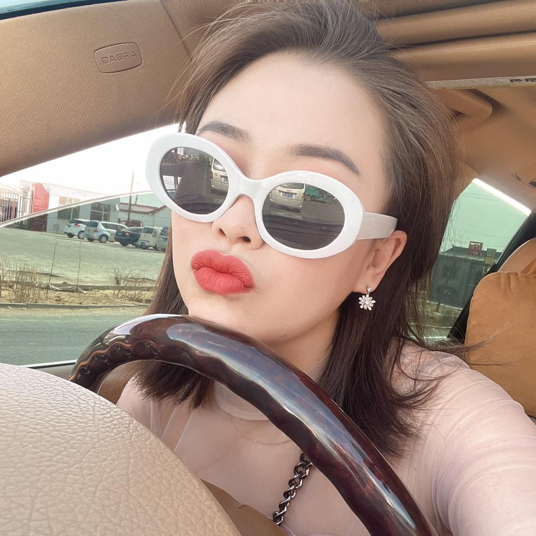 荣小姐的春夏秋冬官方号